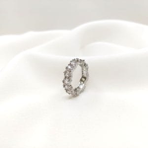 انگشتر زنانه پر نگین بیضی و نگین اتمی مدل RING 3151 فروشگاه وکسوز