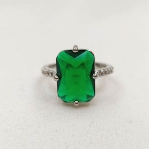 انگشتر زنانه تک نگین بزرگ سبز رنگ طرح مستطیلی مدل RING 3933