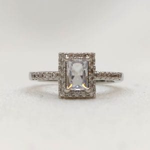 انگشتر زنانه متک نگین مستطیل با دورچین نگین اتمی مدل RING 3917 در گالری وکسوز