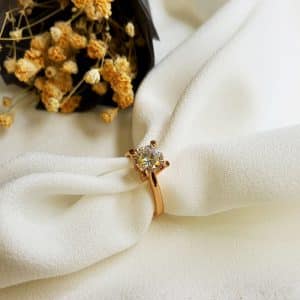 انگشتر زنانه تک نگین شفاف ژوپینگ مدل XUPING 5075  در گالری وکسوز