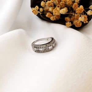 انگشتر زنانه نگین باگتی و اتمی طرح مادرانه مدل RING 5362 در گالری وکسوز