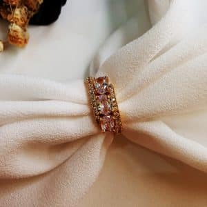 انگشتر زنانه سه نگین طرح بیضی همراه دورچین سنگ اتمی شفاف مدل RING 5177 در گالری وکسوز